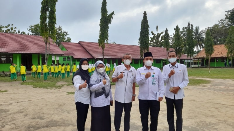 Kakankemenag OI Tinjau Pembelajaran di MTsN 1 OI