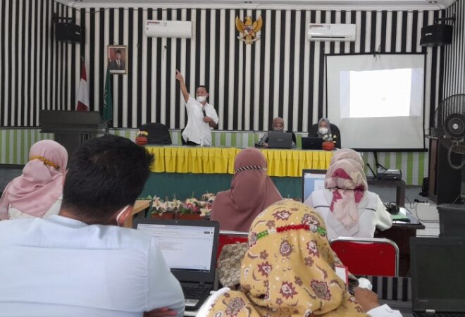 Operator PTSP MTSN 1 OI Ikuti Bimtek Layanan Publik