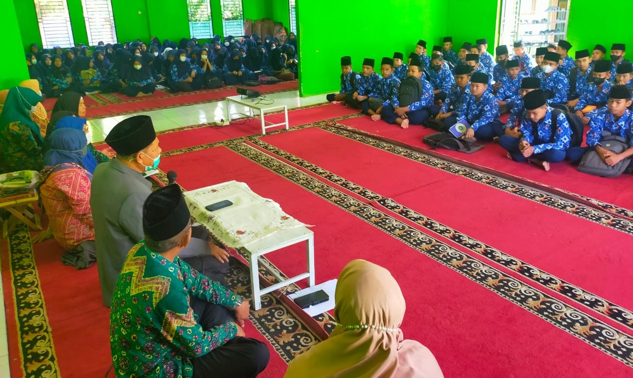 Kepala MTsN 1 OI Buka Kegiatan Imtaq Ramadhan