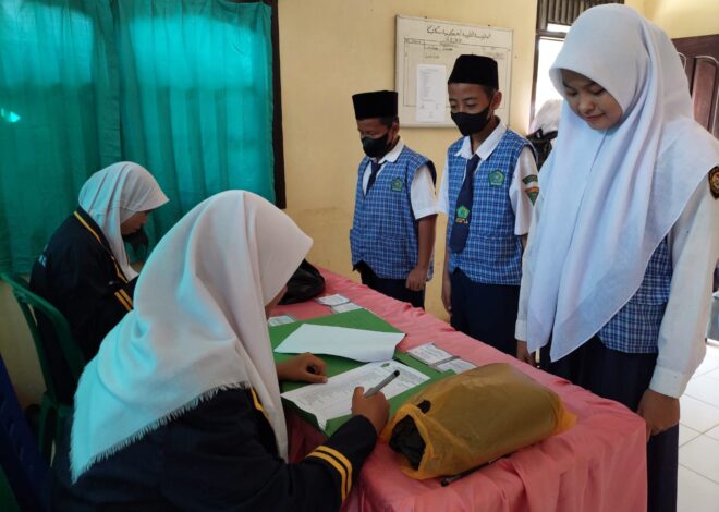 493 Siswa MTsN 1 OI Bayar Zakat Fitrah Pada BAZ Madrasah