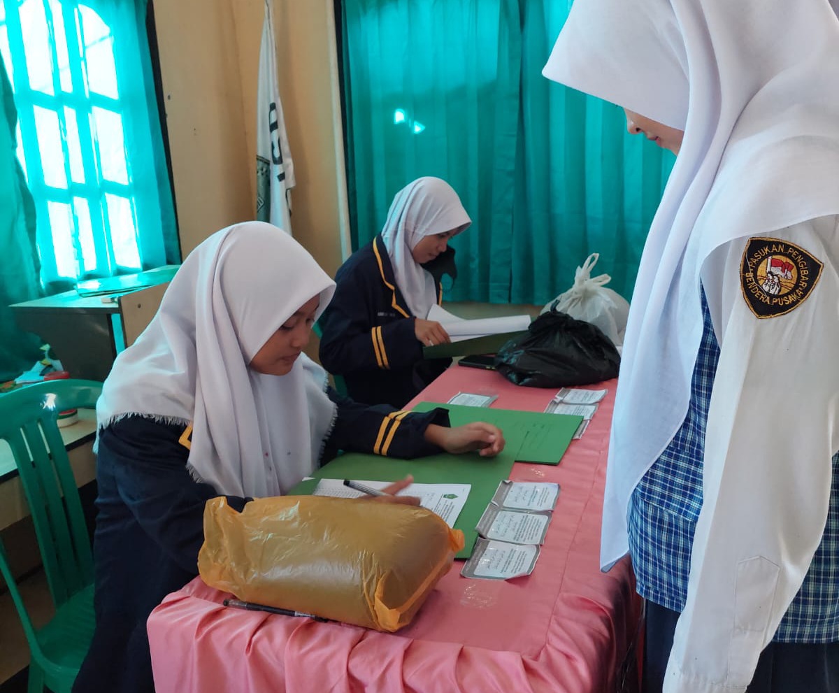 208 Siswa Bayar Zakat Pada BAZ MTSN 1 OI