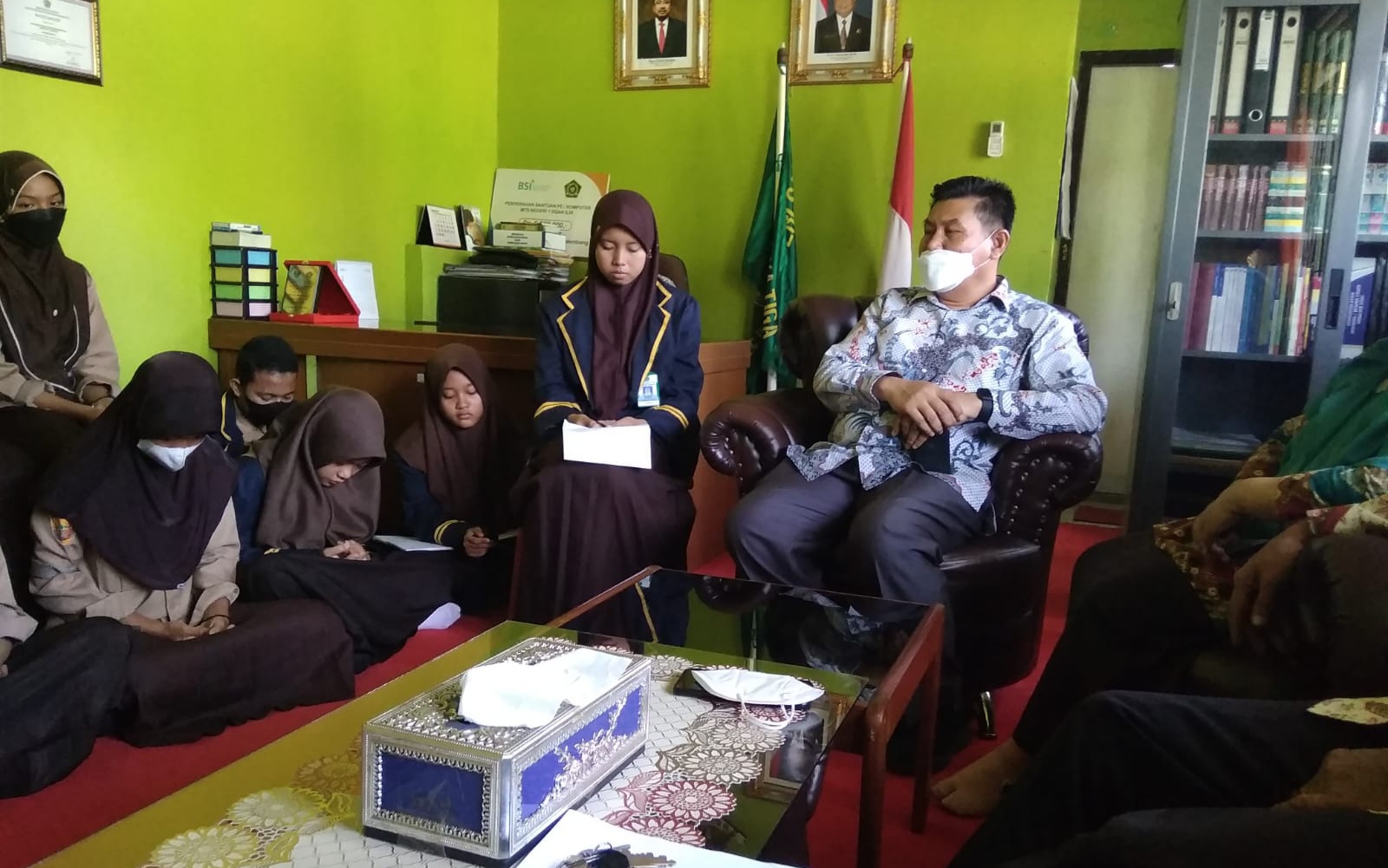 Berkenaan Acara Perpisahan, OSIM MTsN 1 OI Audiensi dengan Kepala Madrasah