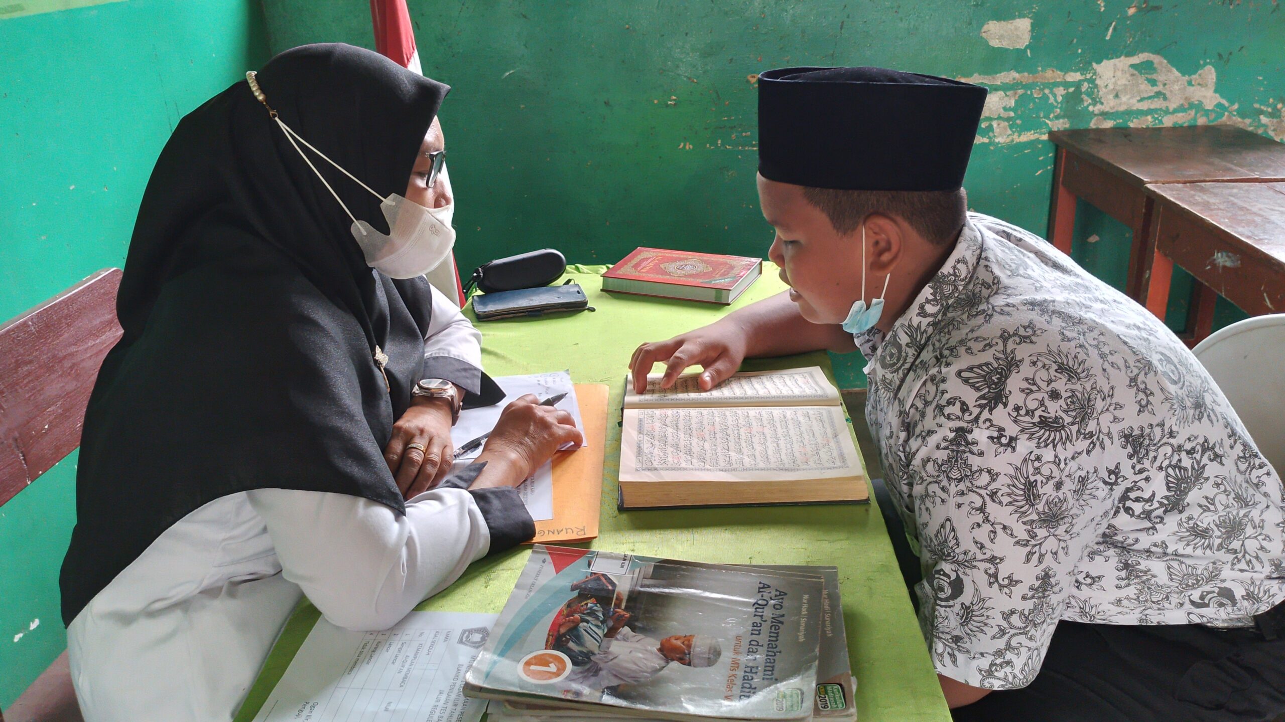 100 Siswa Pendaftar PPDB MTSN 1 OI Ikuti Tes Baca Al Qur’an