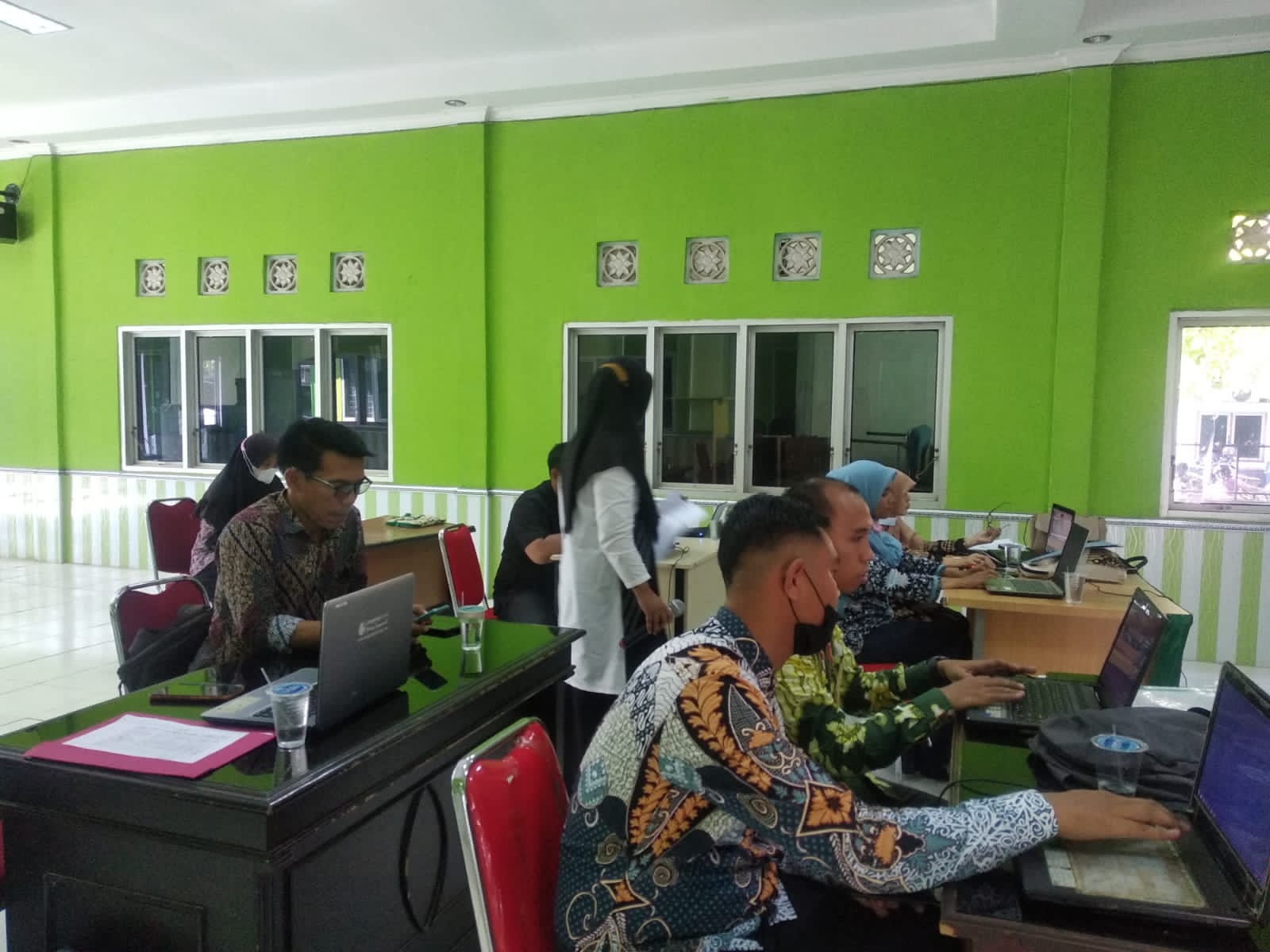 Operator PTSP MTSN 1 OI Ikuti Bimtek 3 Layanan Publik