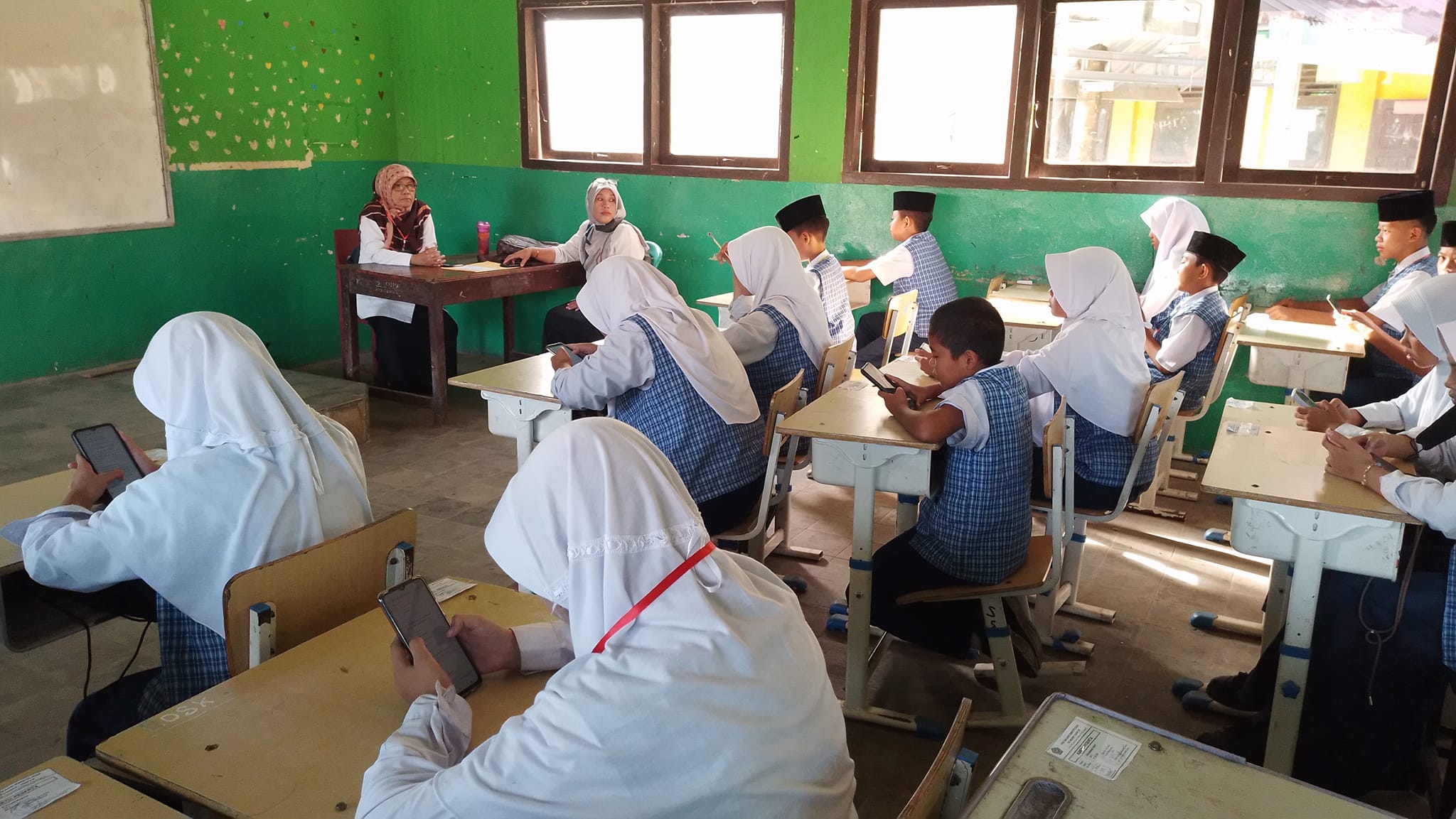 Suasana PAS Genap Hari Ke 2 Berjalan Lancar