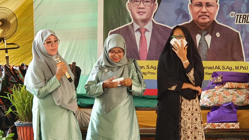 Perpisahan 3 Orang Purnabakti MTsN 1 OI Berlangsung Haru