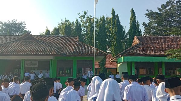 MTsN 1 OI Gelar Apel Pembukaan Tahun Ajaran Baru 2022/2023