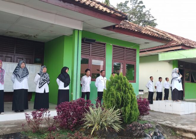 Waka Kurikulum MTsN 1 OI Pimpin Apel pagi