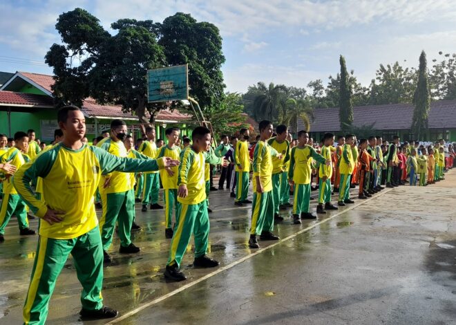 Guru, Pegawai, dan Siswa Ikuti Senam Bersama