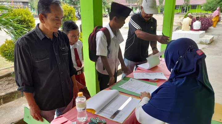 Hari Kedua, 60 Peserta Didik Baru MTSN 1 OI Lakukan Proses Daftar Ulang