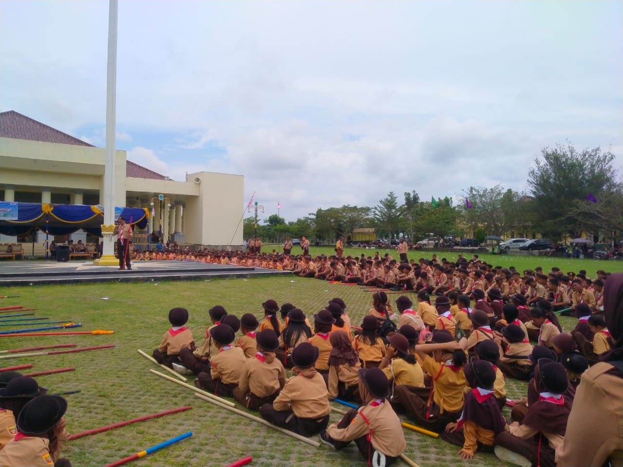 Anggota Pramuka MTs Negeri 1 OI Ikuti Latgab Pramuka Kwarcab Ogan Ilir