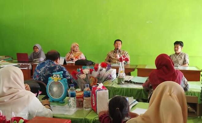 Fery Ucapkan Perpisahan Dengan Guru dan Pegawai MTsN 1 OI
