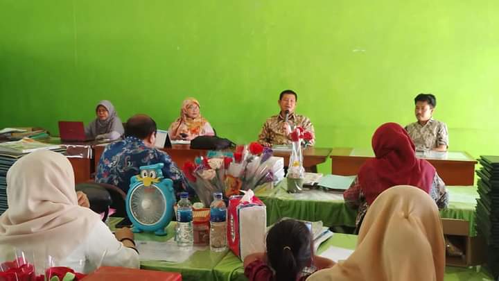 Fery Ucapkan Perpisahan Dengan Guru dan Pegawai MTsN 1 OI