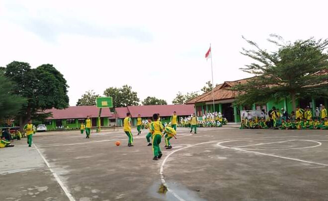 Seru, MTsN 1 OI Gelar Class Meeting Lomba Tarik Tambang dan Futsal