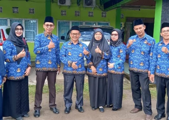 Kepala MTsN 1 OI Ikuti Upacara Bulanan Kankemenag OI