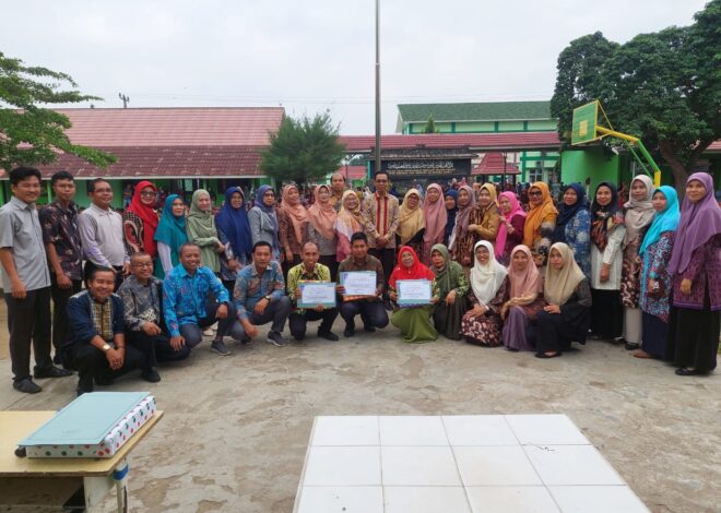 Kepala MTsN 1 OI Apresiasi 4 Guru Berdedikasi Tinggi
