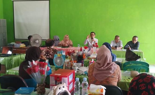 Kepala MTsN 1 OI Pimpin Rapat Libur Akademik Guru