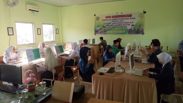 Siswa-siswi Madrasah Tsanawiyah Negeri 1 Ogan Ilir mengikuti kegiatan Kompetisi Sains Madrasah Tahun 2023 tingkat kabupaten Ogan Ilir, yang bertempat di MAN 1 Ogan Ilir, Ahad (9/7).