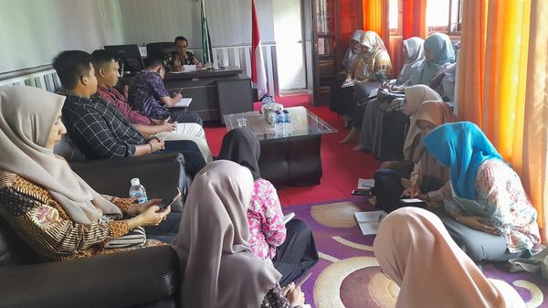 Kepala MTsN 1 OI Pimpin Rapat Bersama Tim Fasilitator P5RA