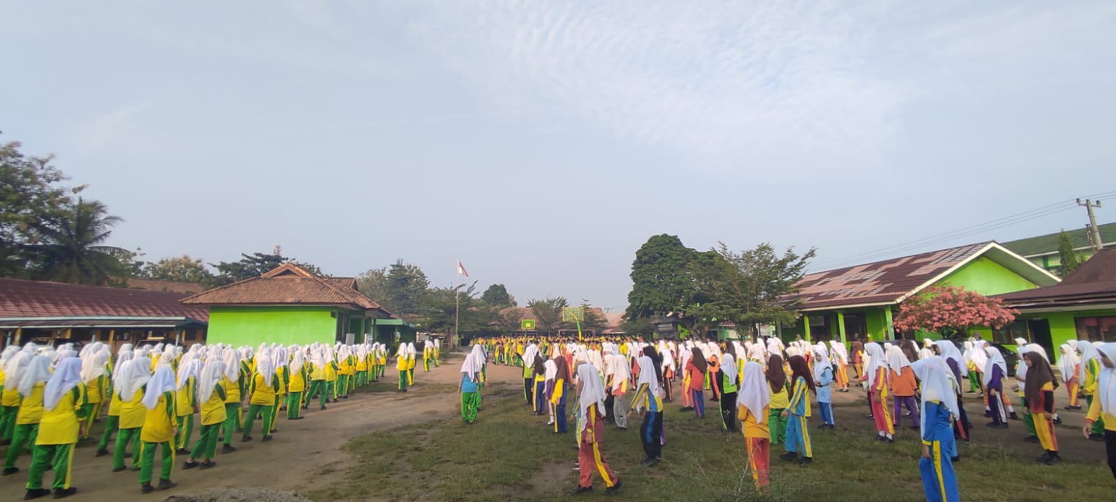 MTsN 1 Ogan Ilir Menggelar Kegiatan Senam Bersama Setiap Sabtu