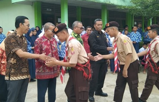 Kepala MTsN 1 OI Lepas Kontingen Pramuka Ikuti Perkemahan Temu Karya Madrasah
