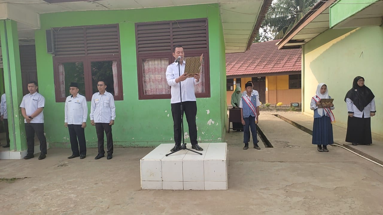 Pembina Upacara Ingatkan Siswa Untuk Berprilaku Yang Baik Dimanapun Berada