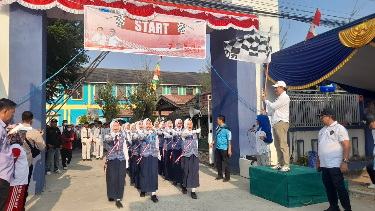 4 Regu Siswa MTsN 1 OI Tampil Kompak Dalam Lomba Gerak Jalan