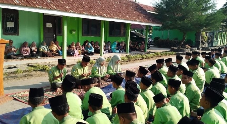 Kepala MTsN 1 OI Motivasi Siswa Untuk Berani Bermimpi dan Bercita-Cita Tinggi