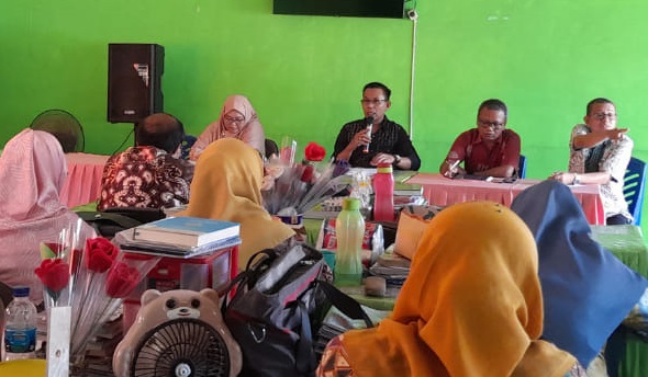 Kamad MTsN 1 OI Pimpin Rapat Bersama Guru dan Pegawai