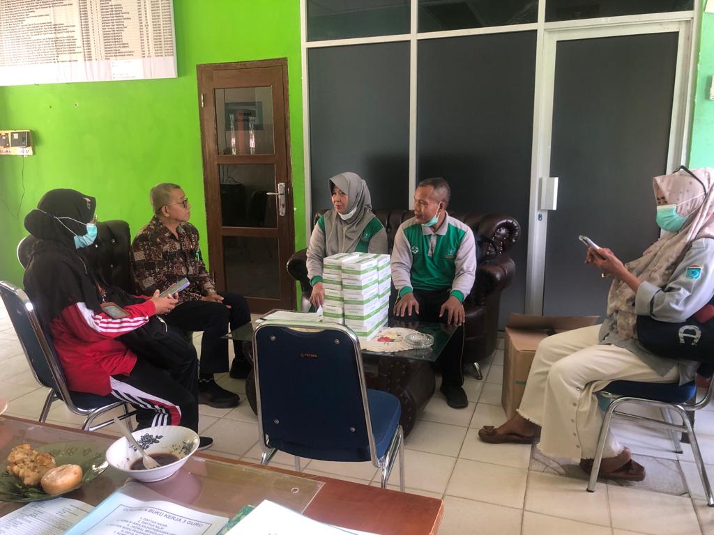MTsN 1 OI Terima Bantuan Masker Dari Dinkes OI