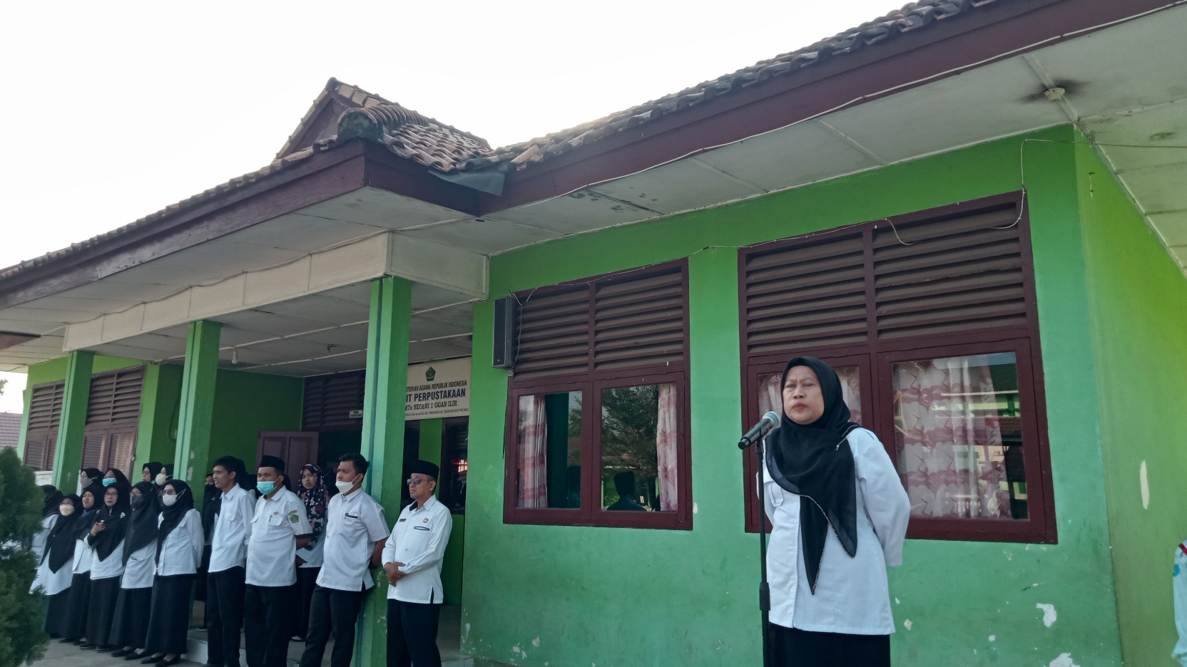 Guna Terjalin Komunikasi yang Baik, Pembina Upacara Ingatkan Siswa Hafal Nama Guru dan Pegawai Madrasah