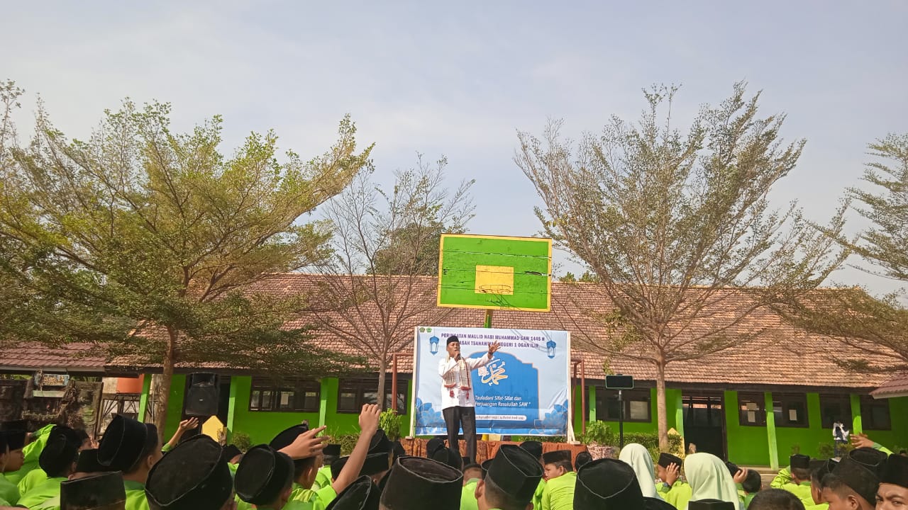 Gelar Maulid Nabi, Keluarga Besar MTs Negeri 1 Ogan Ilir Lantunkan Shalawat Bersama
