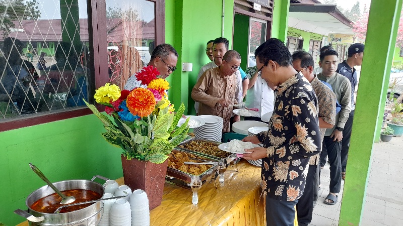 4 Guru MTsN 1 OI Lulus PPPK, Gelar Syukuran Makan Bersama