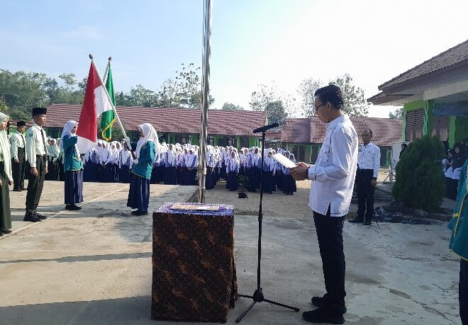 Kepala MTsN 1 OI Lantik Pengurus OSIM Periode 2023/2024