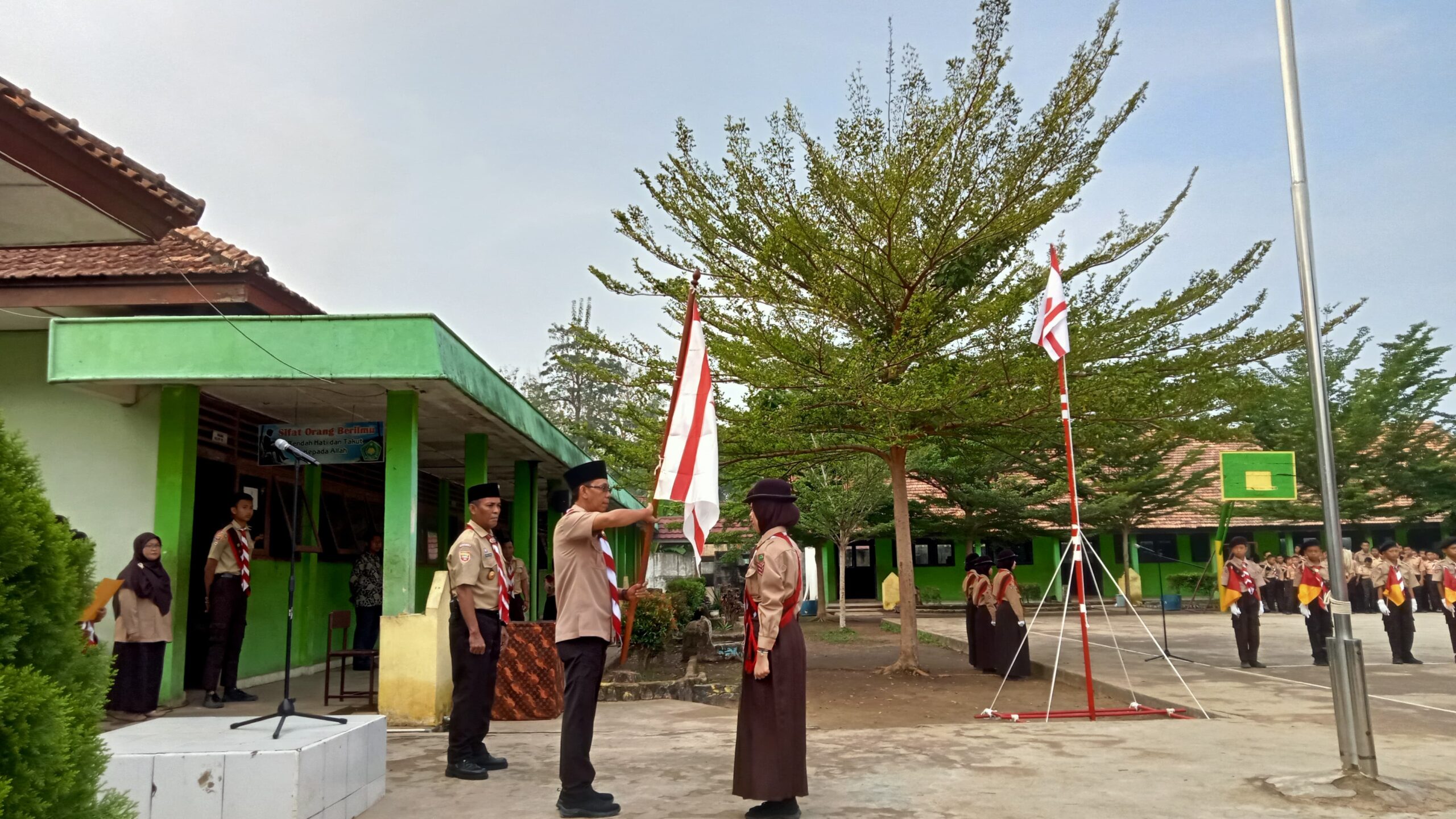 Kamabigus MTs Negeri 1 Ogan Ilir Lantik Pengurus Dewan Penggalang Pramuka