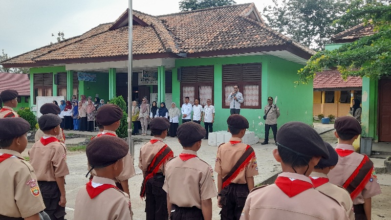 Kepala MTsN 1 OI Lepas Anggota Pramuka Ikut Perkemahan Akhir Tahun 2023