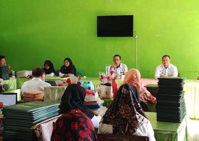 Kepala MTsN 1 OI Pimpin Rapat Akhir Semester Ganjil