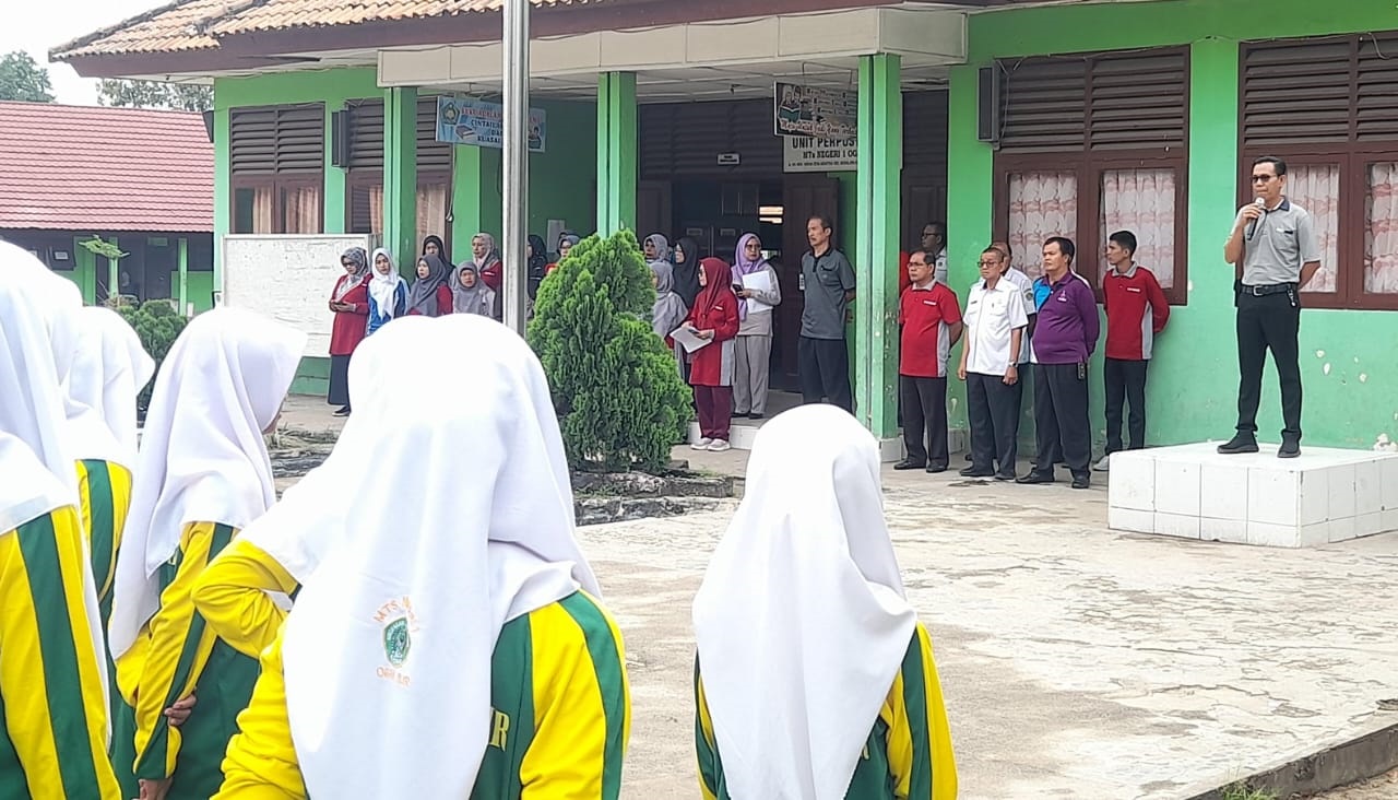 Kepala MTsN 1 Ogan Ilir Ingatkan Siswa Bermain Sportif Dalam Kegiatan Class Meeting